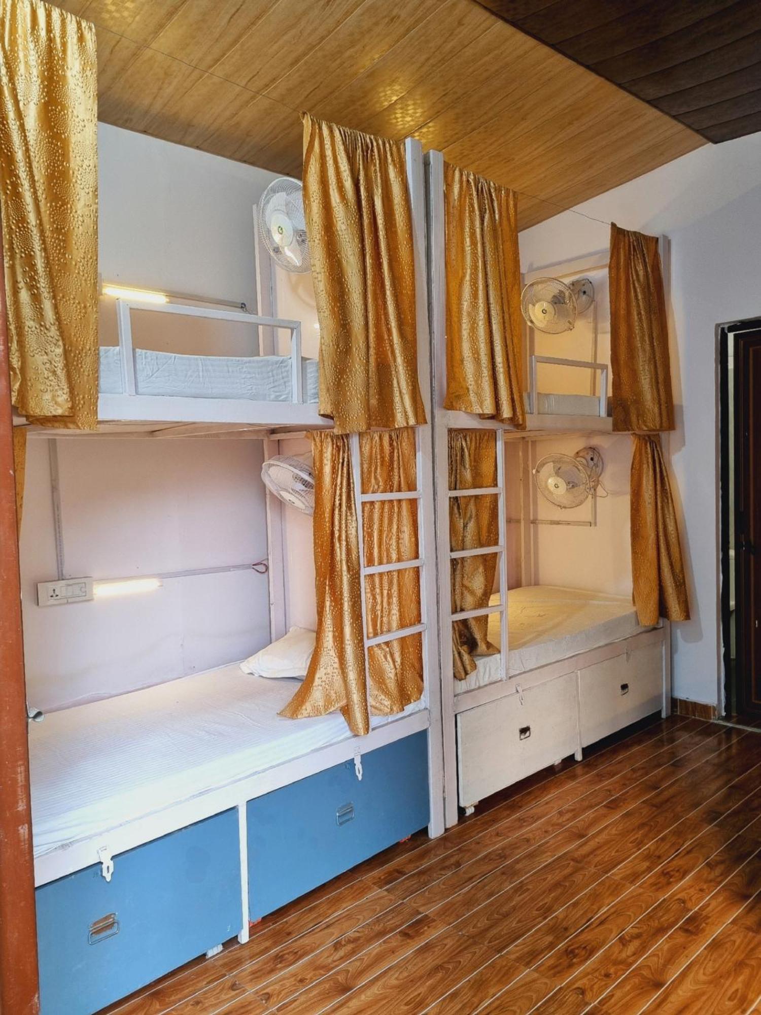 Landlopers Hostel Rishīkesh Eksteriør bilde