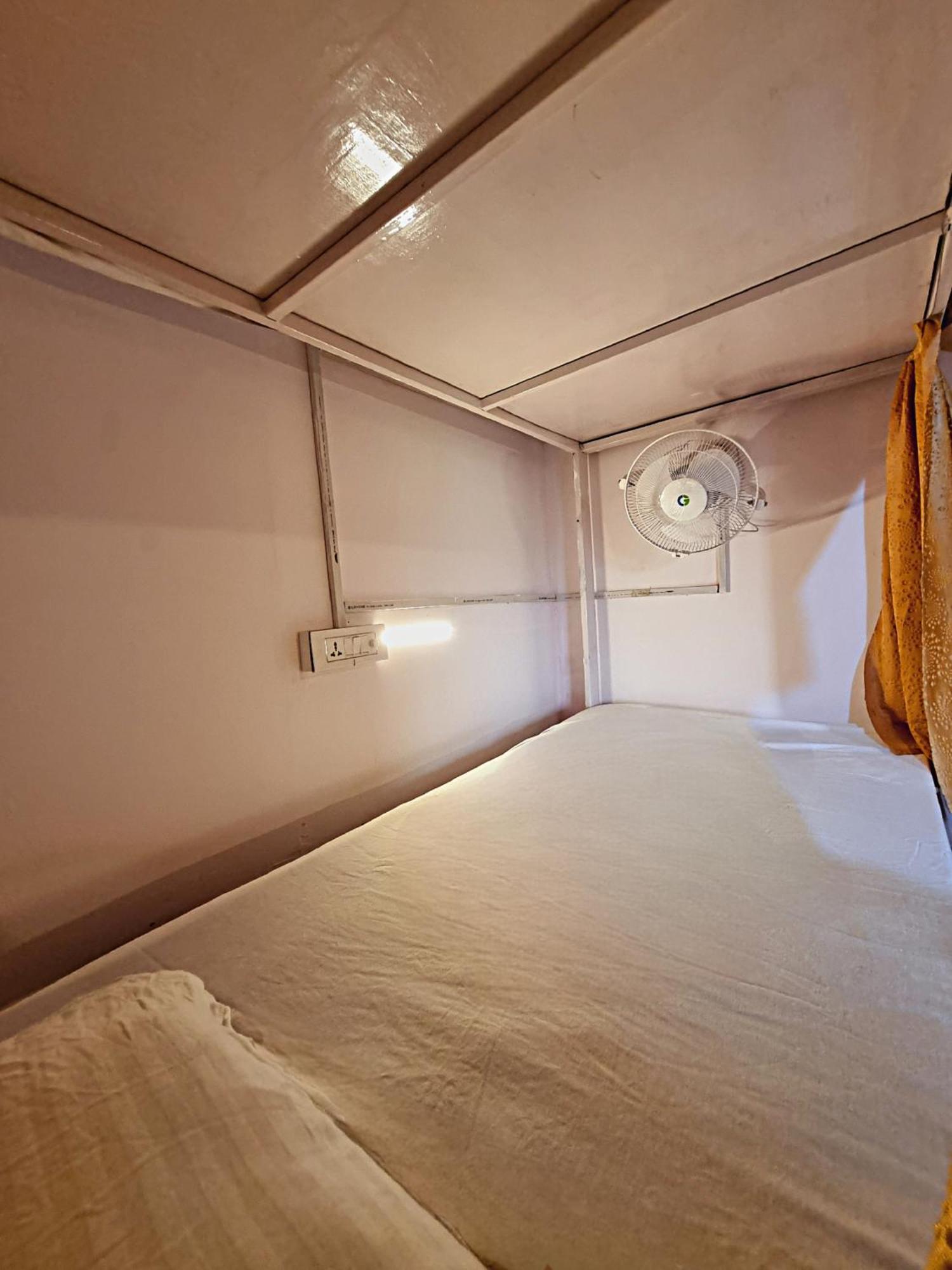 Landlopers Hostel Rishīkesh Eksteriør bilde