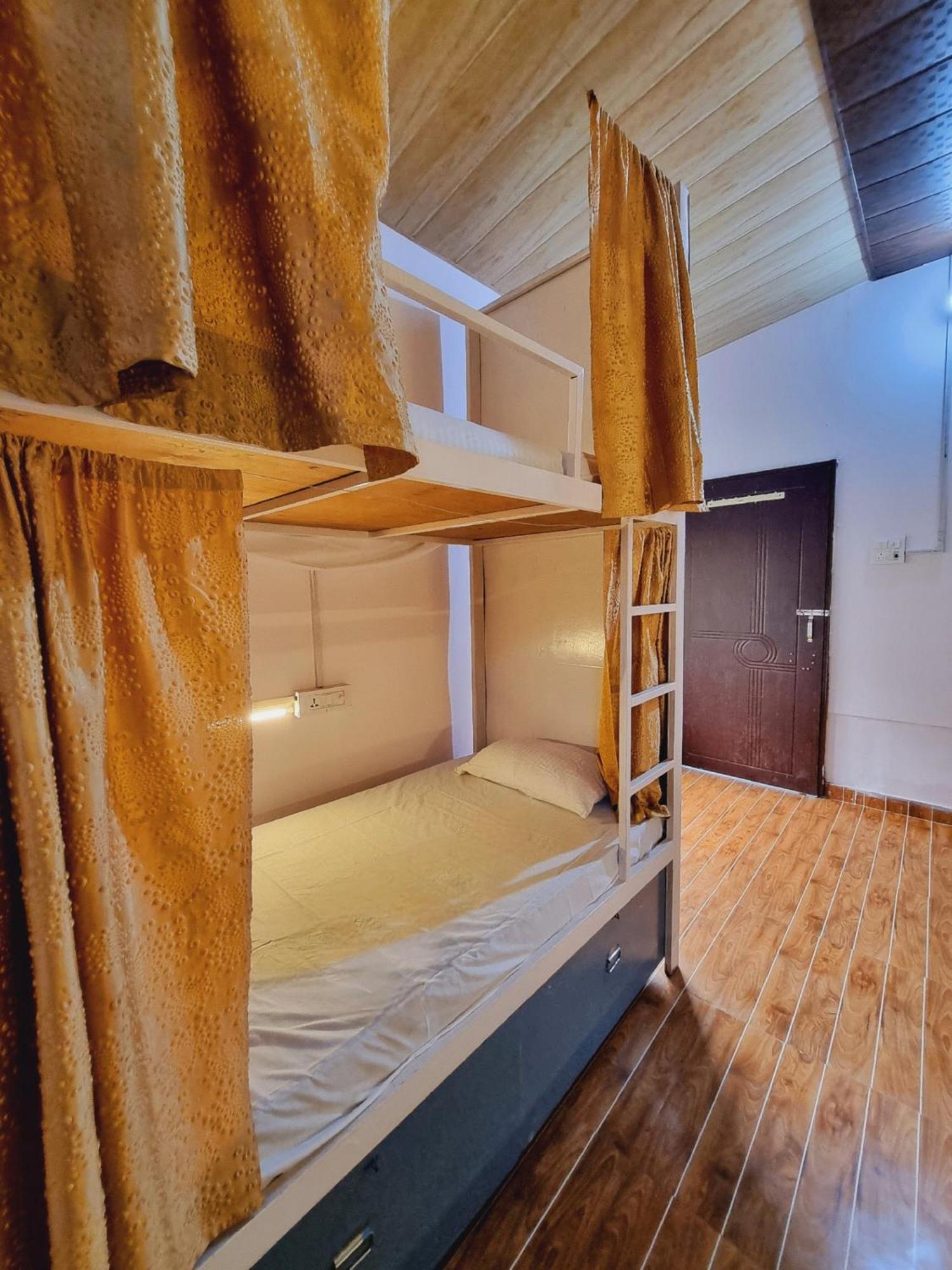Landlopers Hostel Rishīkesh Eksteriør bilde