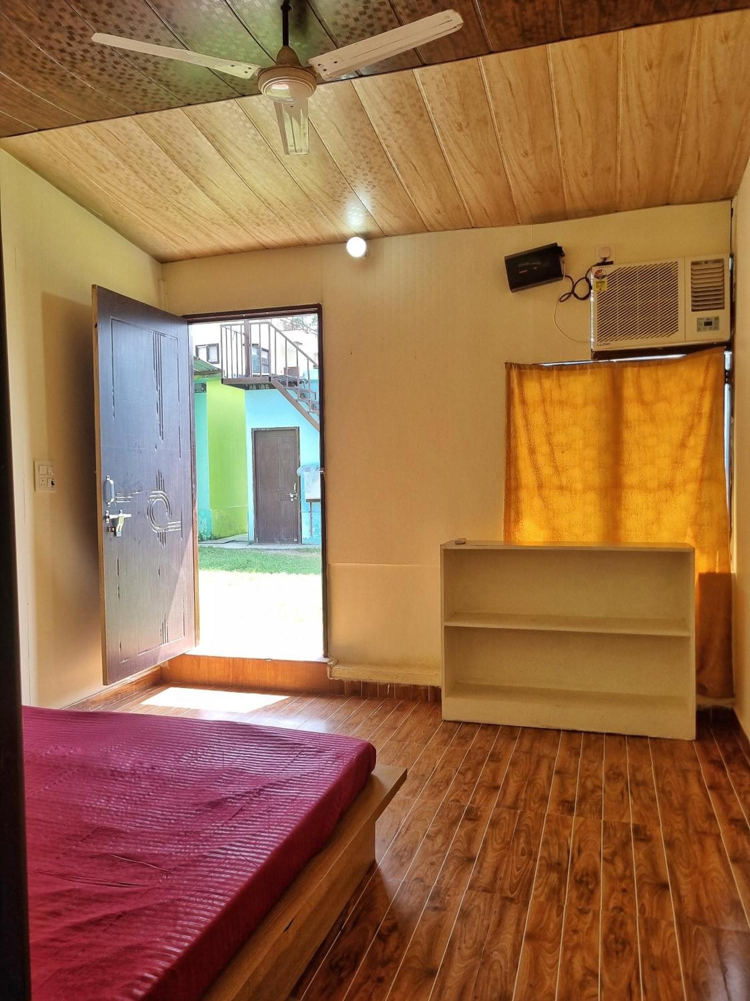 Landlopers Hostel Rishīkesh Eksteriør bilde