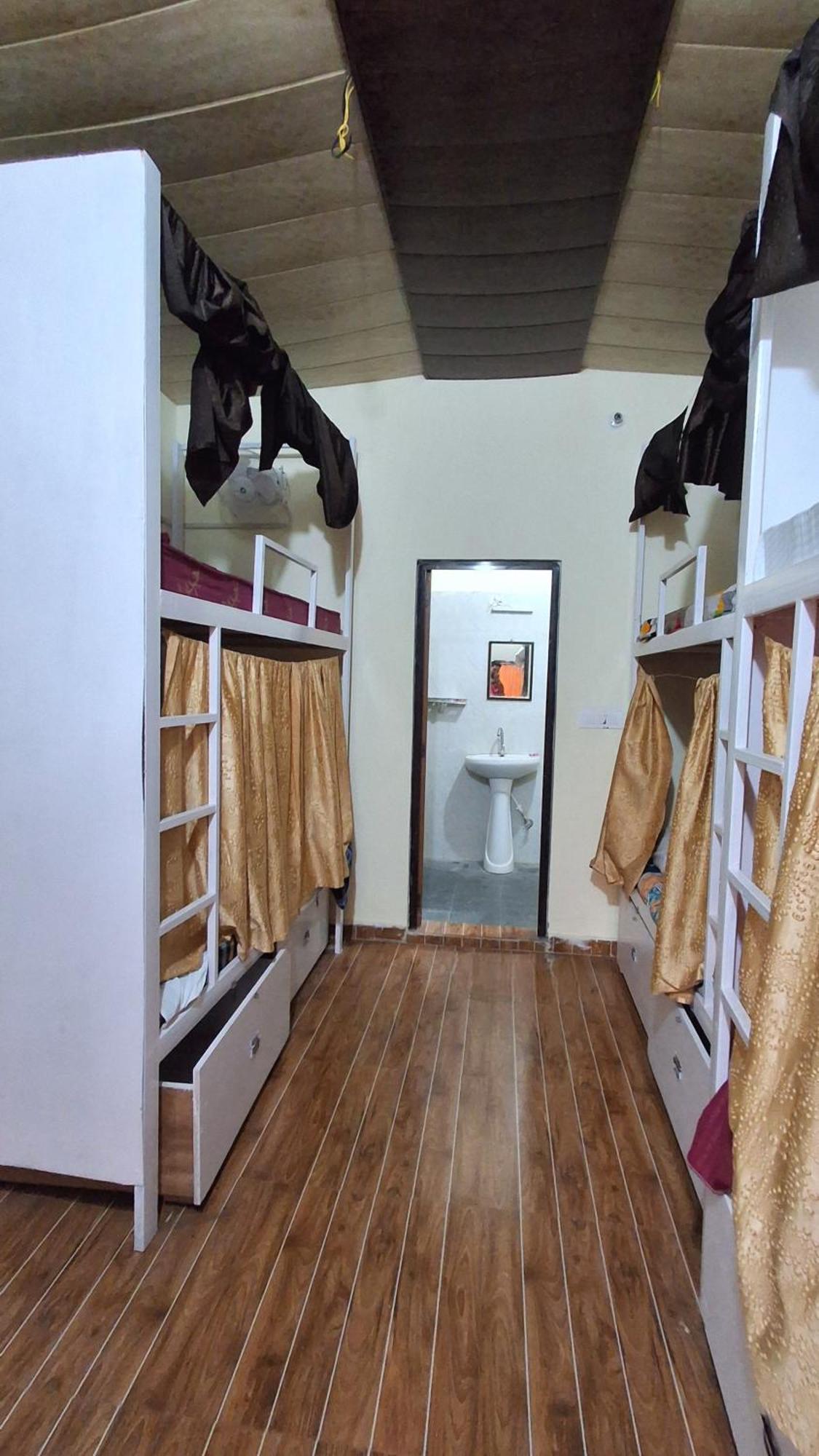 Landlopers Hostel Rishīkesh Eksteriør bilde